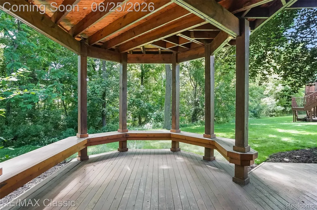 7439 Millwood West Bloomfield Charter Township MI 48322