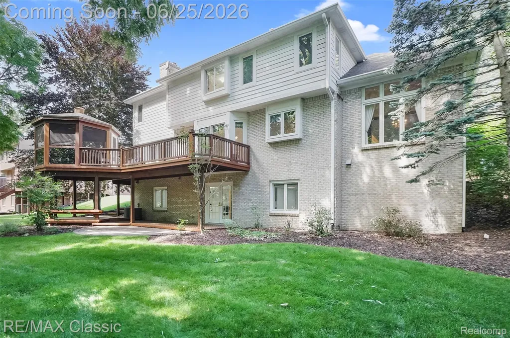 7439 Millwood West Bloomfield Charter Township MI 48322