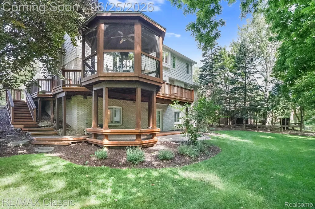 7439 Millwood West Bloomfield Charter Township MI 48322