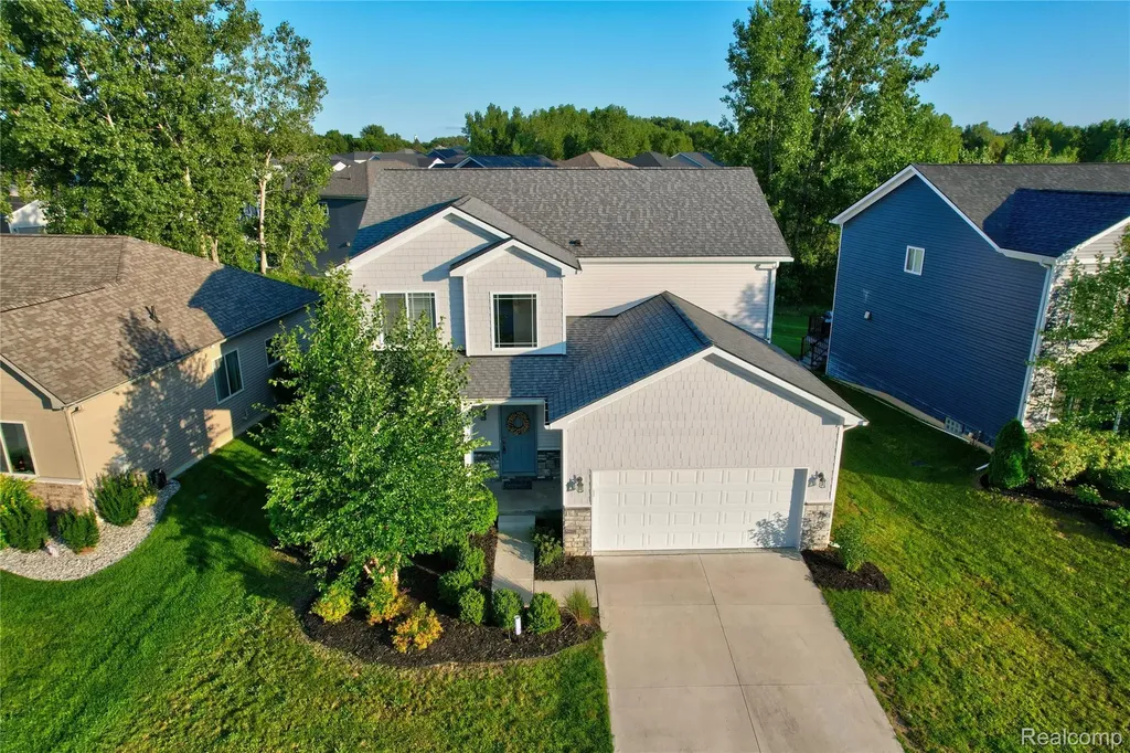 320 Hidden River E Holly Township MI 48442