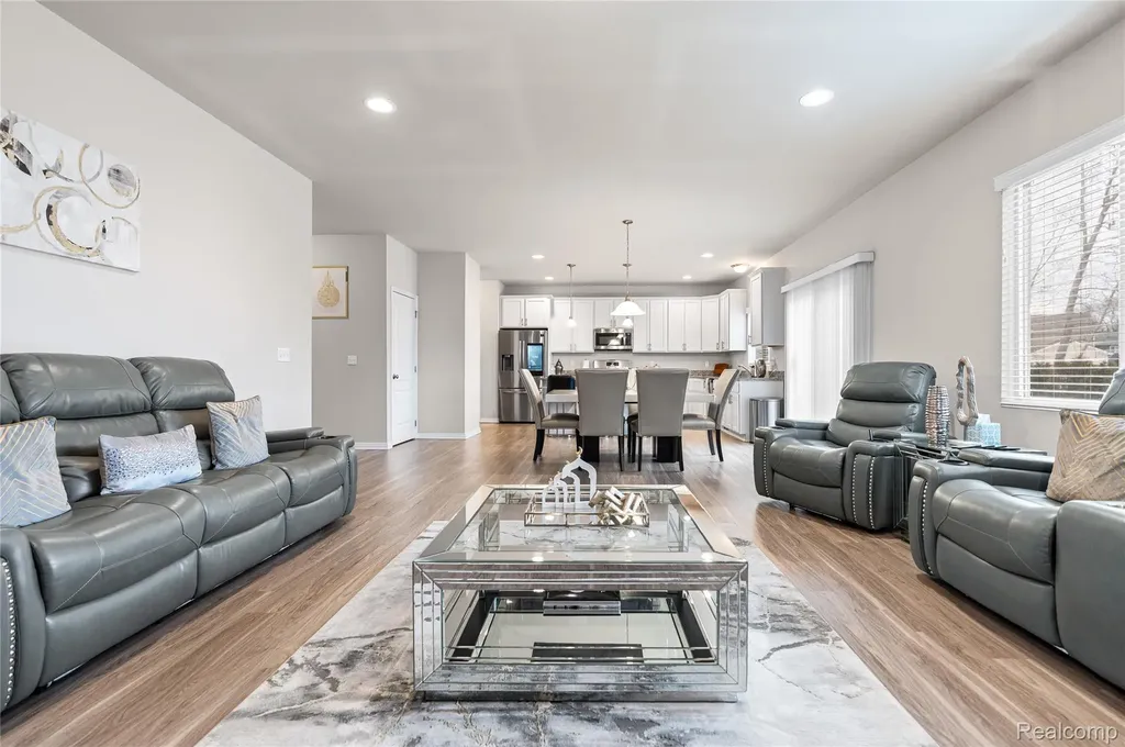 320 Hidden River E Holly Township MI 48442