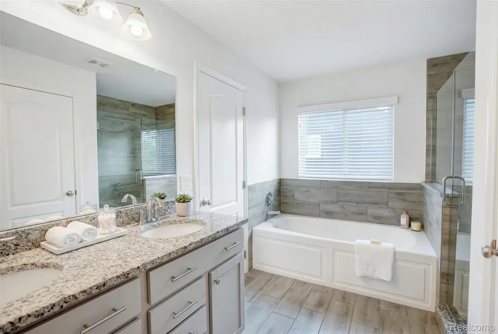 320 Hidden River E Holly Township MI 48442