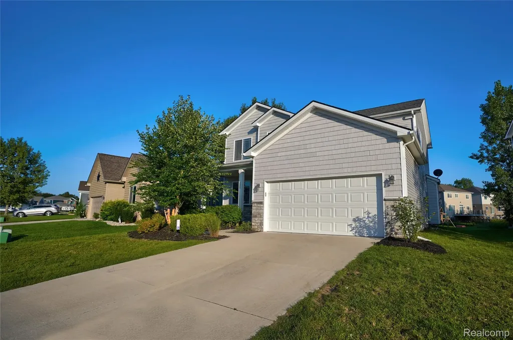 320 Hidden River E Holly Township MI 48442