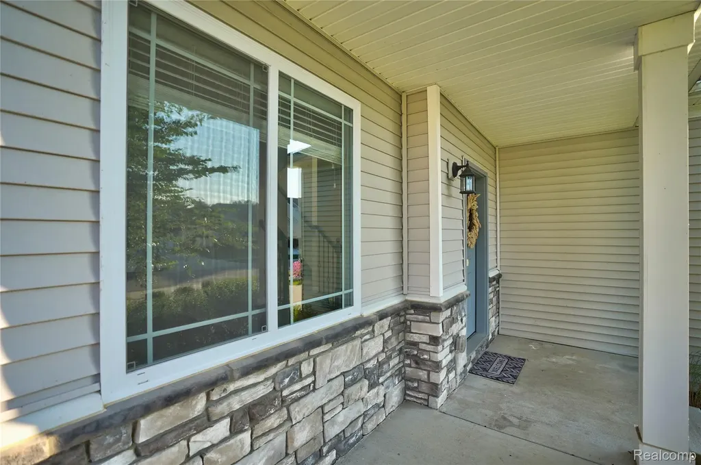 320 Hidden River E Holly Township MI 48442