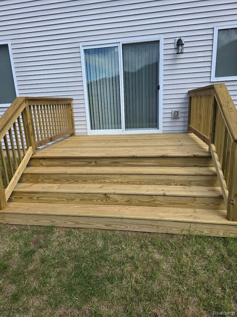 320 Hidden River E Holly Township MI 48442