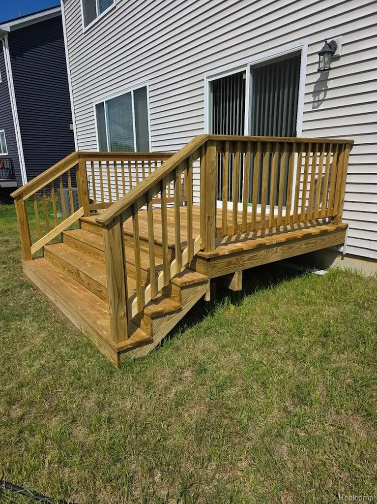 320 Hidden River E Holly Township MI 48442