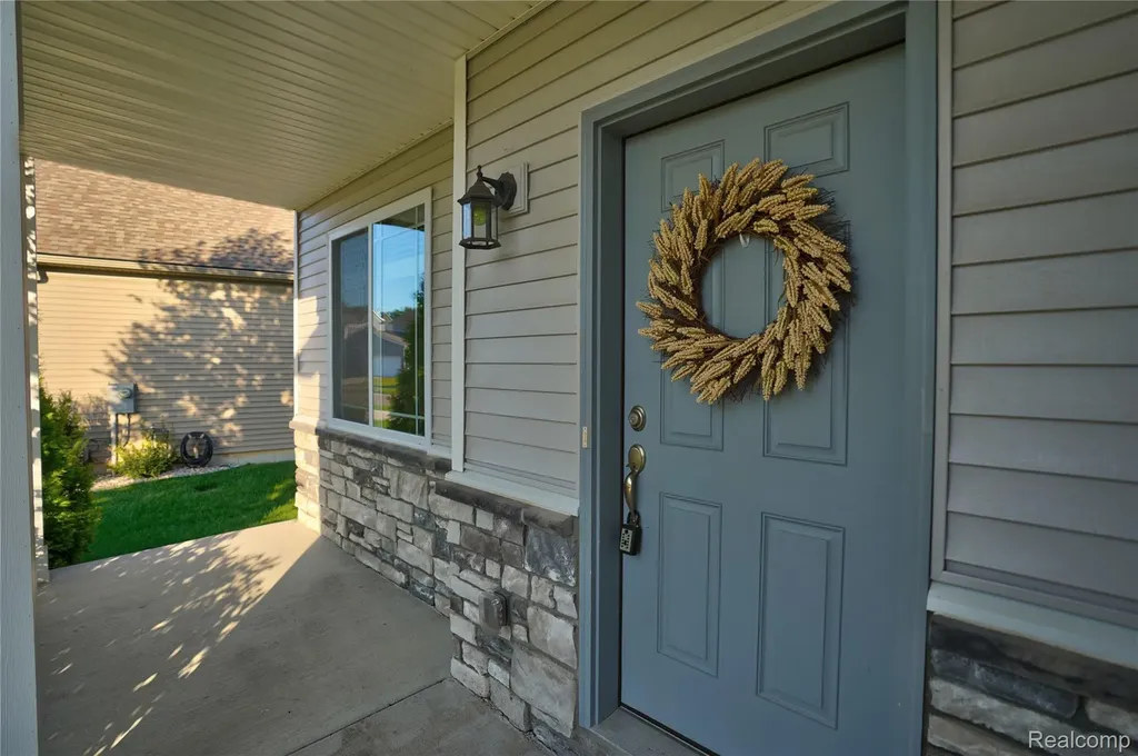 320 Hidden River E Holly Township MI 48442
