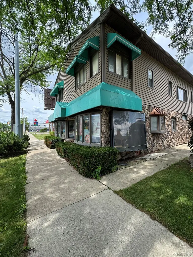 1128 Eureka Road Wyandotte City MI 48192