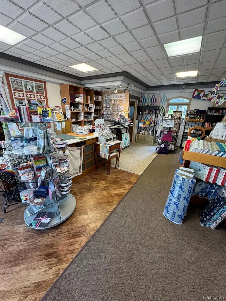 1128 Eureka Road Wyandotte City MI 48192