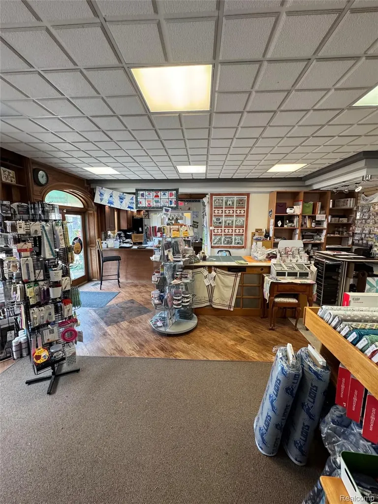 1128 Eureka Road Wyandotte City MI 48192