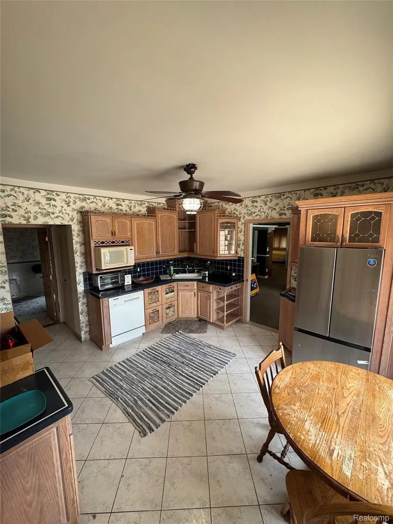 1128 Eureka Road Wyandotte City MI 48192