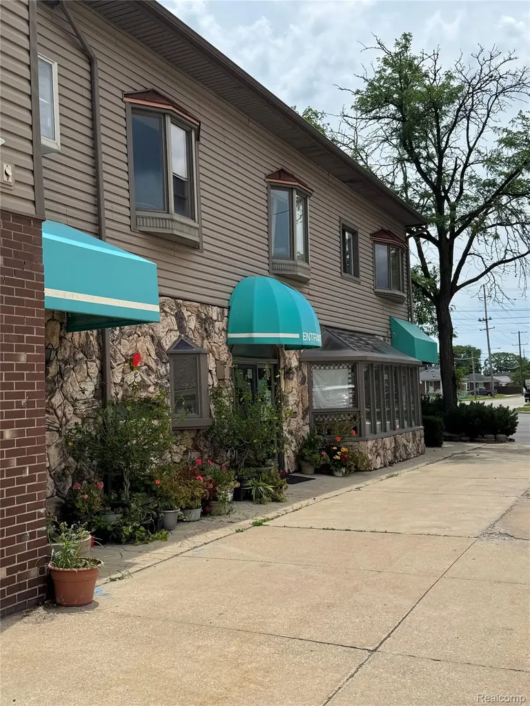 1128 Eureka Road Wyandotte City MI 48192