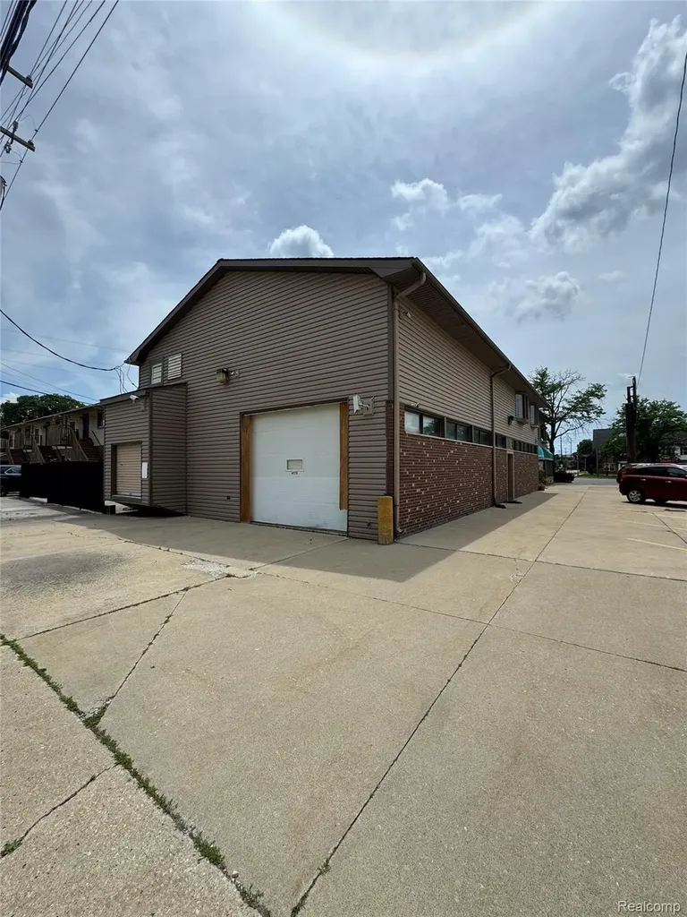1128 Eureka Road Wyandotte City MI 48192