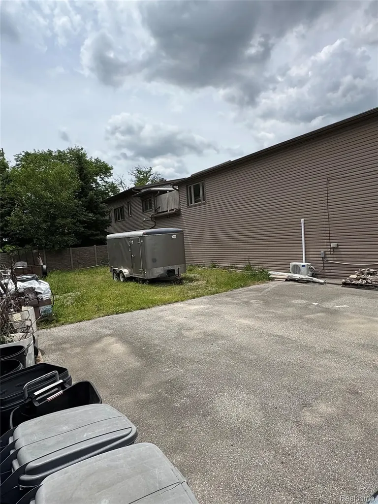 1128 Eureka Road Wyandotte City MI 48192