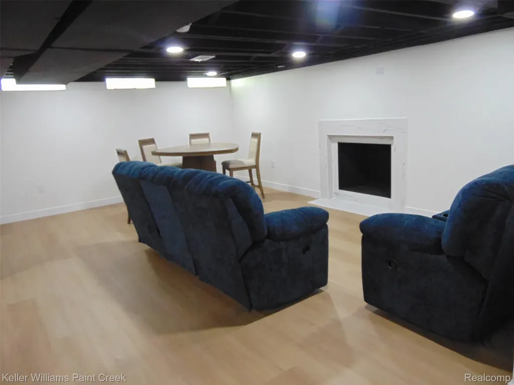 26241 Newport Avenue Warren City MI 48089