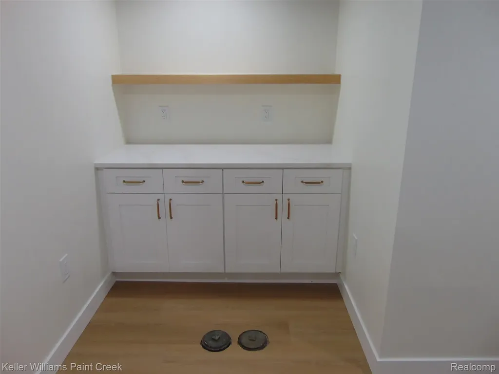 26241 Newport Avenue Warren City MI 48089