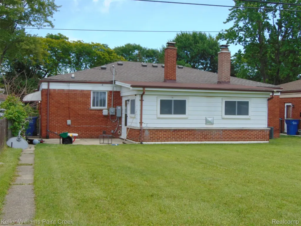 26241 Newport Avenue Warren City MI 48089
