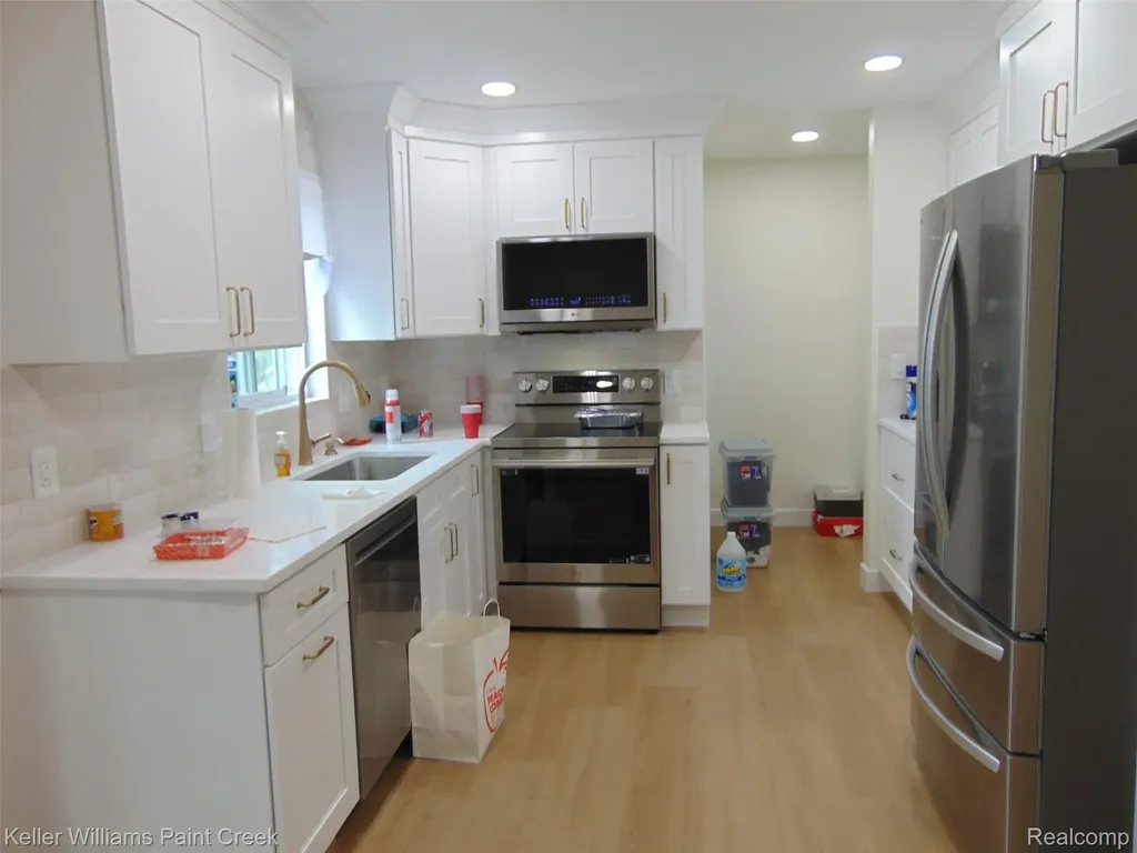 26241 Newport Avenue Warren City MI 48089