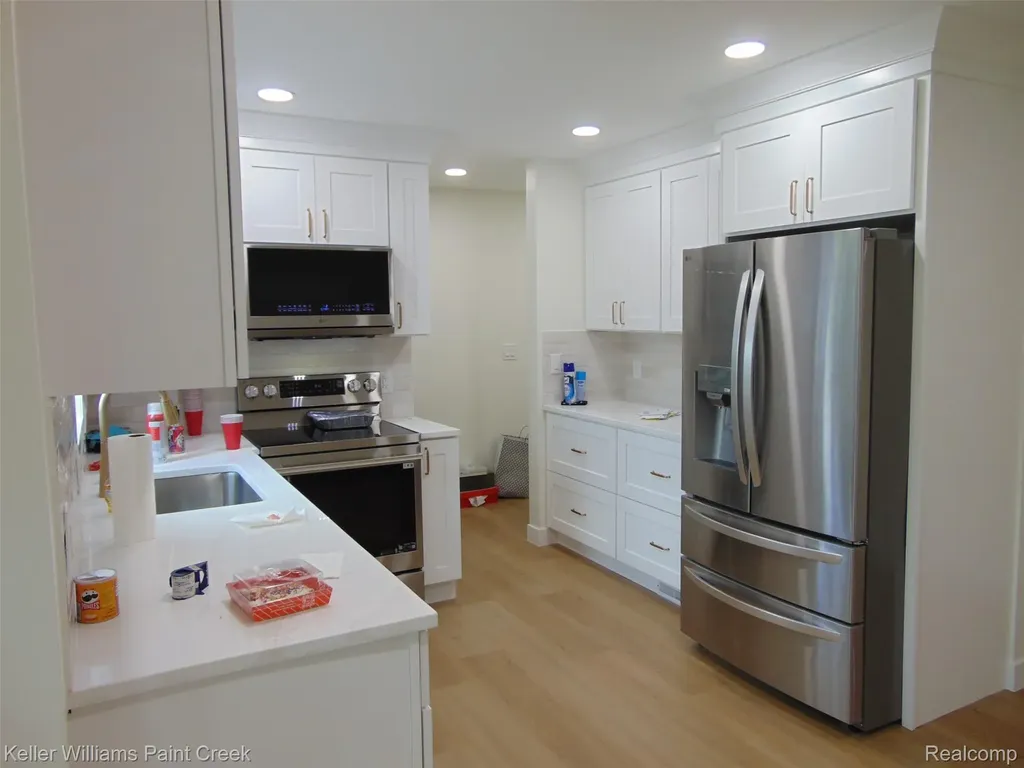 26241 Newport Avenue Warren City MI 48089