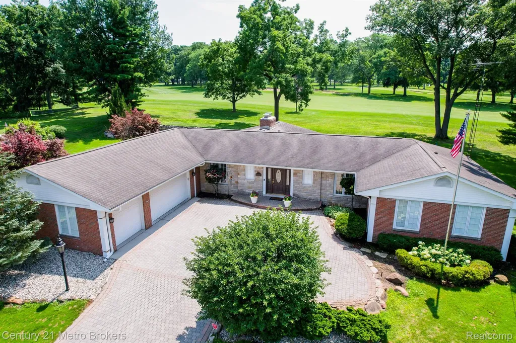 9270 Hidden Valley Court Grand Blanc Charter Township MI 48439