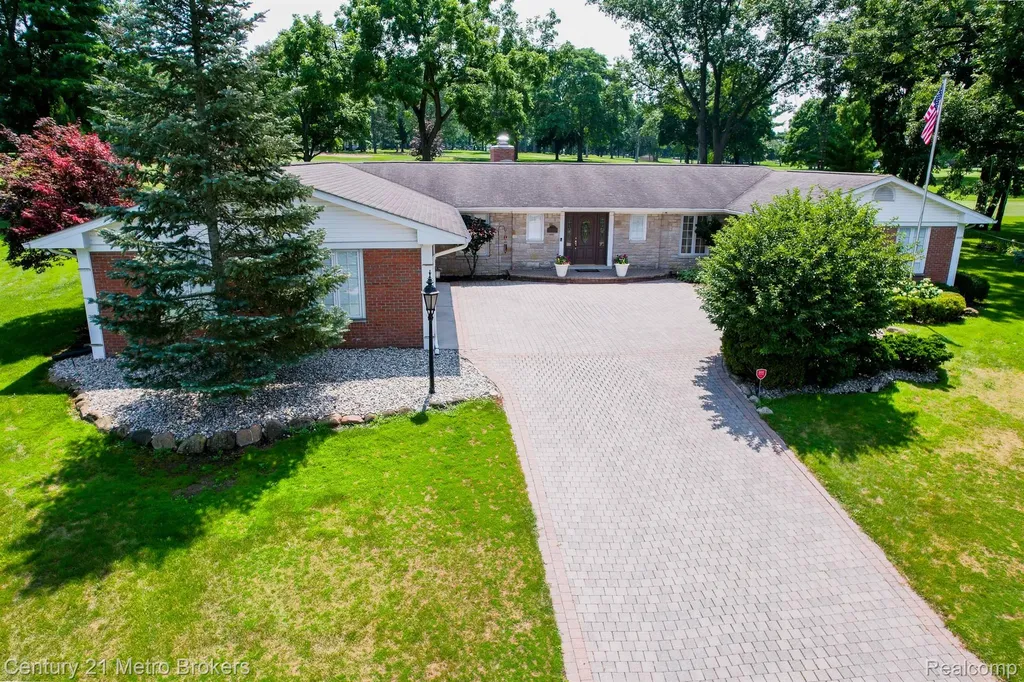 9270 Hidden Valley Court Grand Blanc Charter Township MI 48439