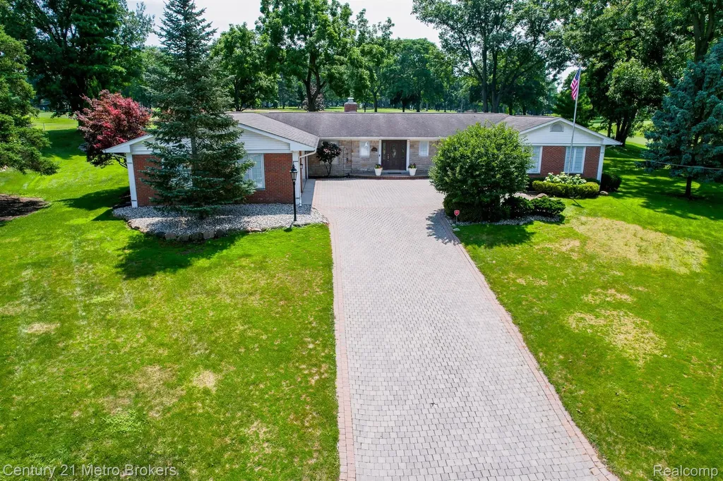 9270 Hidden Valley Court Grand Blanc Charter Township MI 48439
