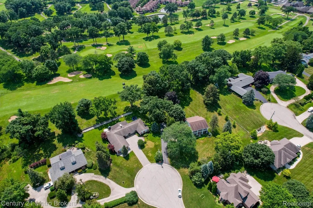 9270 Hidden Valley Court Grand Blanc Charter Township MI 48439