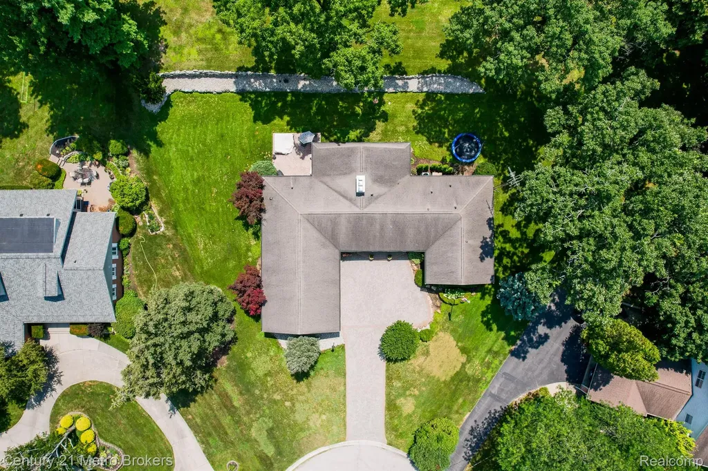 9270 Hidden Valley Court Grand Blanc Charter Township MI 48439