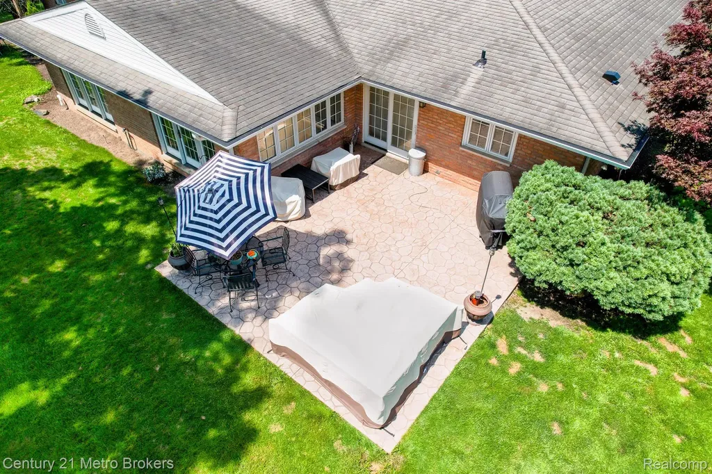 9270 Hidden Valley Court Grand Blanc Charter Township MI 48439