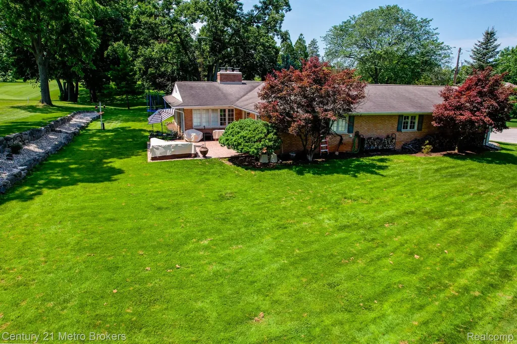 9270 Hidden Valley Court Grand Blanc Charter Township MI 48439