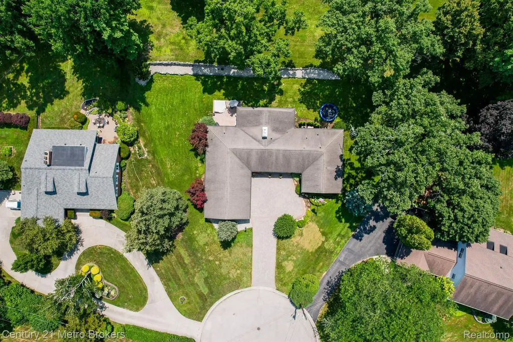 9270 Hidden Valley Court Grand Blanc Charter Township MI 48439