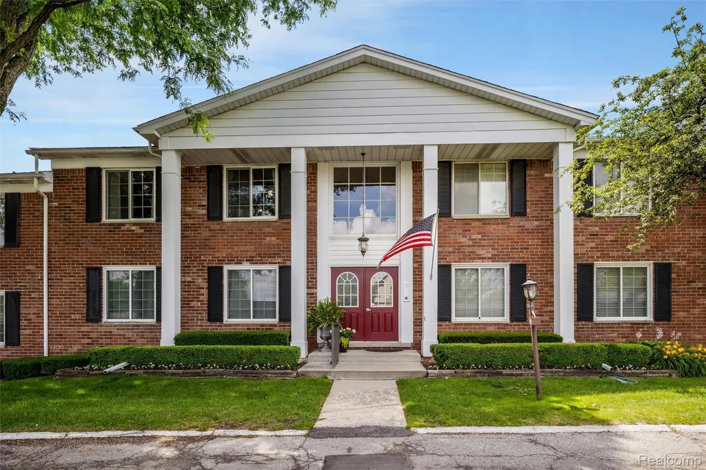 2426 Mulberry Square Bloomfield Hills City MI 48302