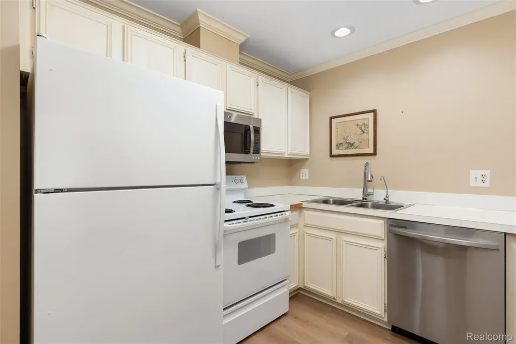 2426 Mulberry Square Bloomfield Hills City MI 48302