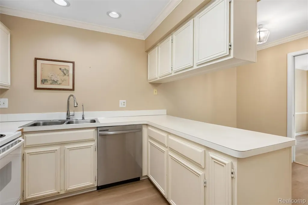 2426 Mulberry Square Bloomfield Hills City MI 48302