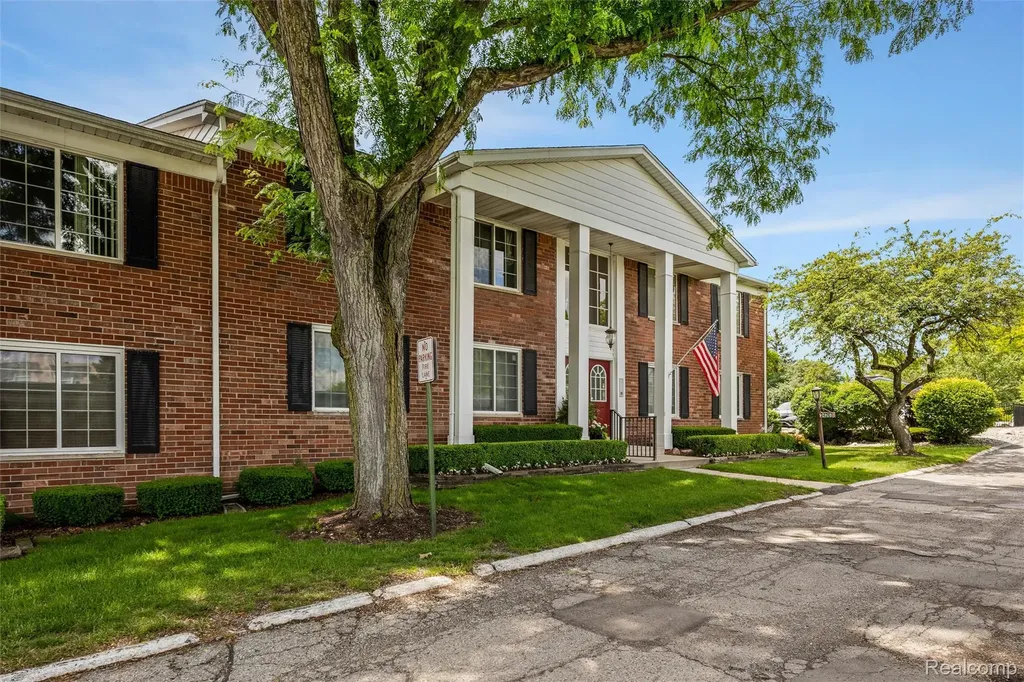2426 Mulberry Square Bloomfield Hills City MI 48302