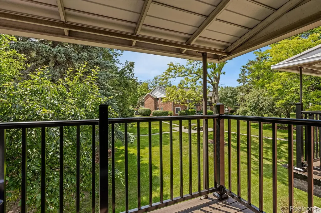 2426 Mulberry Square Bloomfield Hills City MI 48302