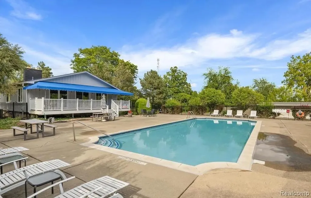 2426 Mulberry Square Bloomfield Hills City MI 48302