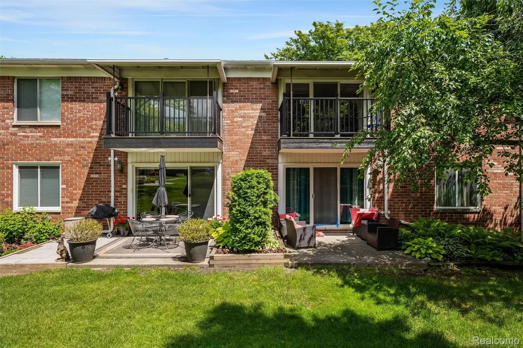 2426 Mulberry Square Bloomfield Hills City MI 48302