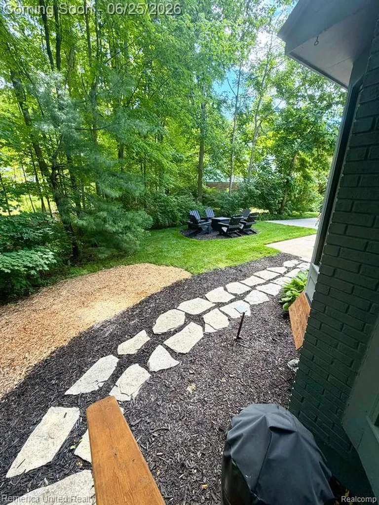 49022 Plum Tree Court Plymouth Charter Township MI 48170