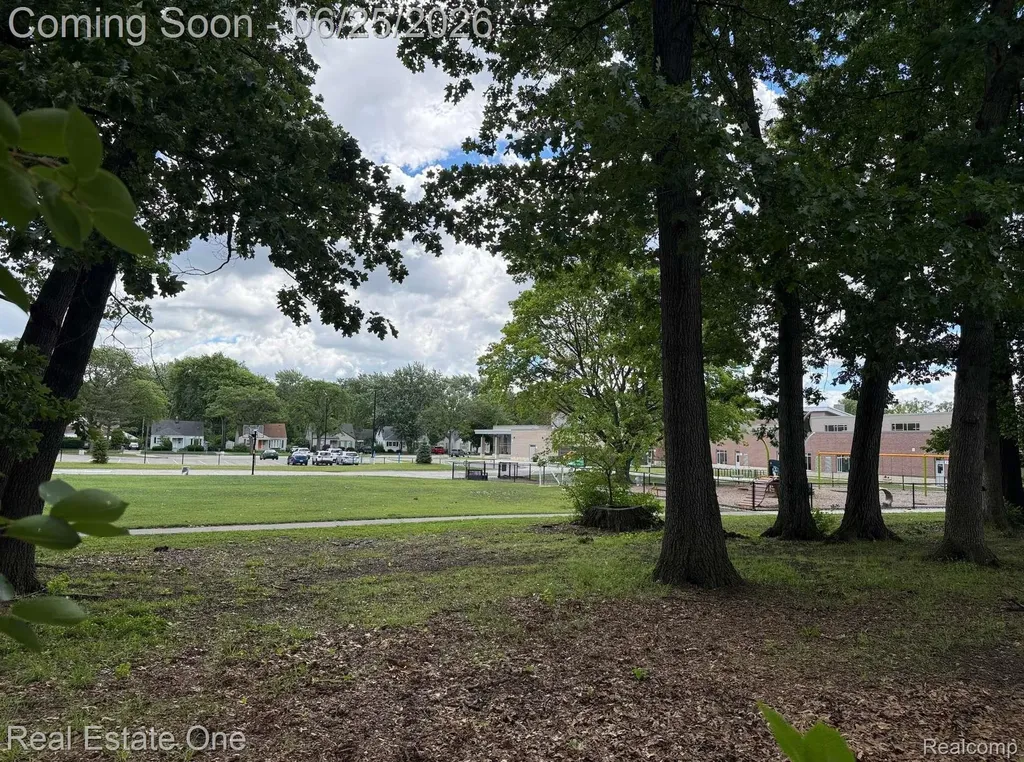 23540 Majestic Oak Park City MI 48237