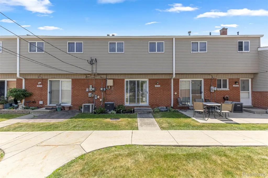 29156 Manchester Street Westland City MI 48185