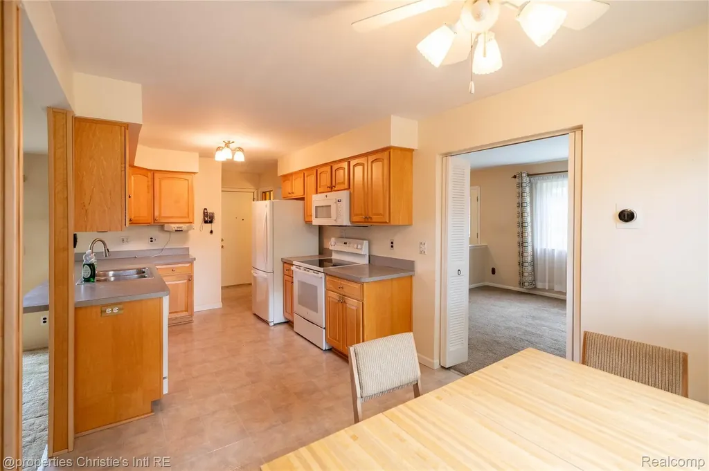 11675 Monsbrook Court Sterling Heights City MI 48312