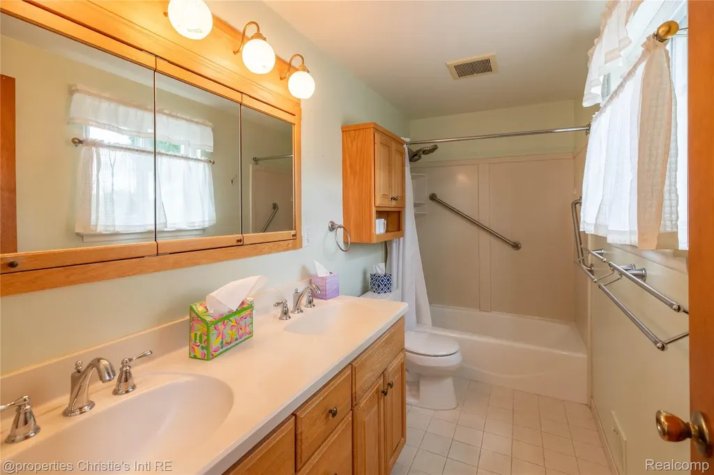 11675 Monsbrook Court Sterling Heights City MI 48312