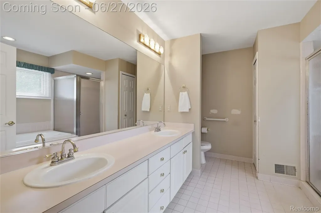 17223 Lake View Circle Northville Township MI 48168