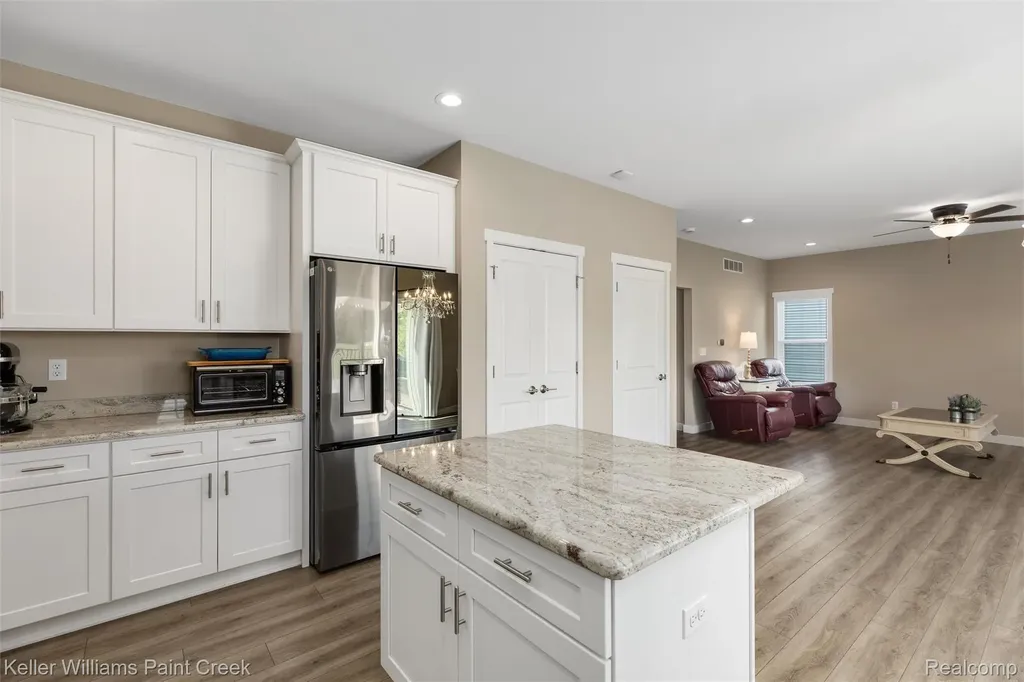 6097 Summerbrooke Circle Handy Township MI 48836
