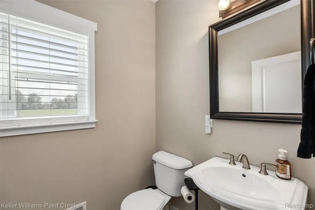 6097 Summerbrooke Circle Handy Township MI 48836