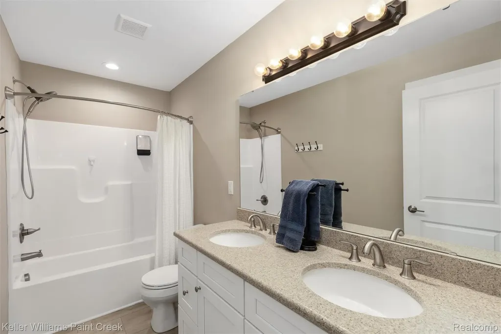 6097 Summerbrooke Circle Handy Township MI 48836