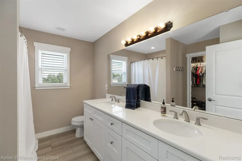 6097 Summerbrooke Circle Handy Township MI 48836