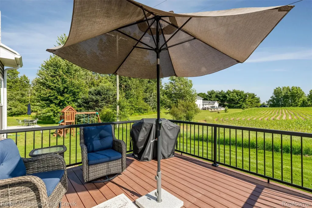 6097 Summerbrooke Circle Handy Township MI 48836