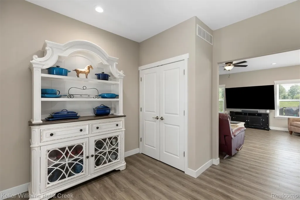6097 Summerbrooke Circle Handy Township MI 48836
